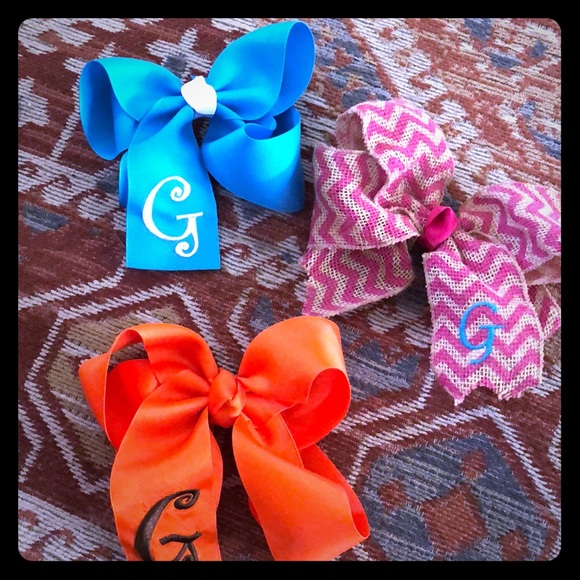 Girls bows - Picture 1 of 1